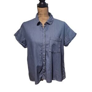 Old Navy denim button front collared short sleeve top, size medium